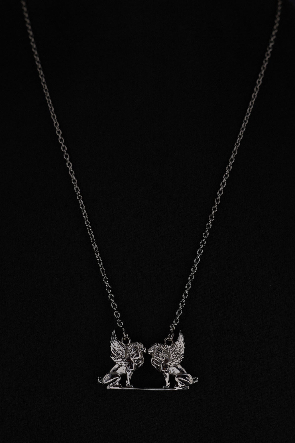 The Venetian Lion Pack Necklace in Starlight