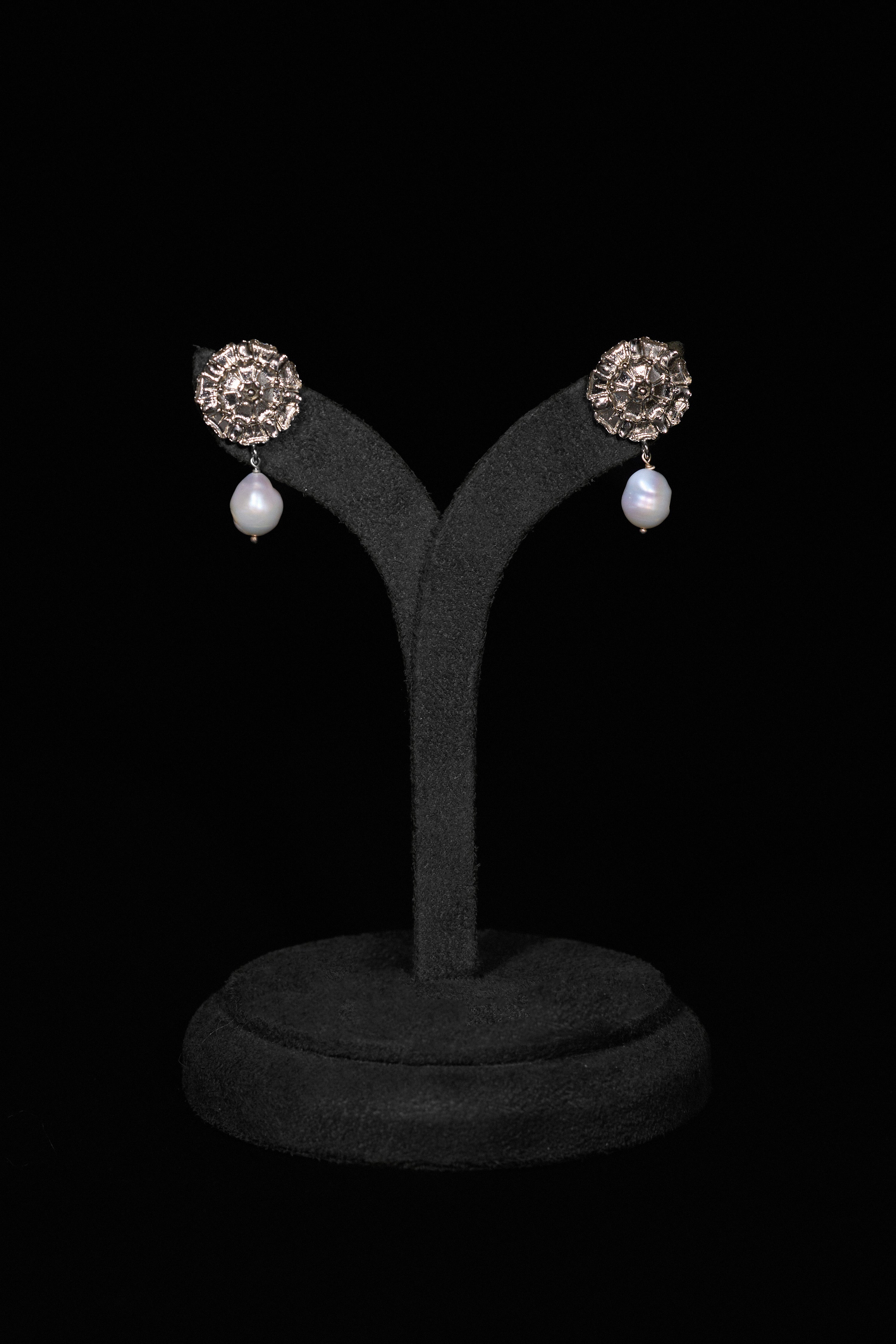 The Medici Droplets in Starlight