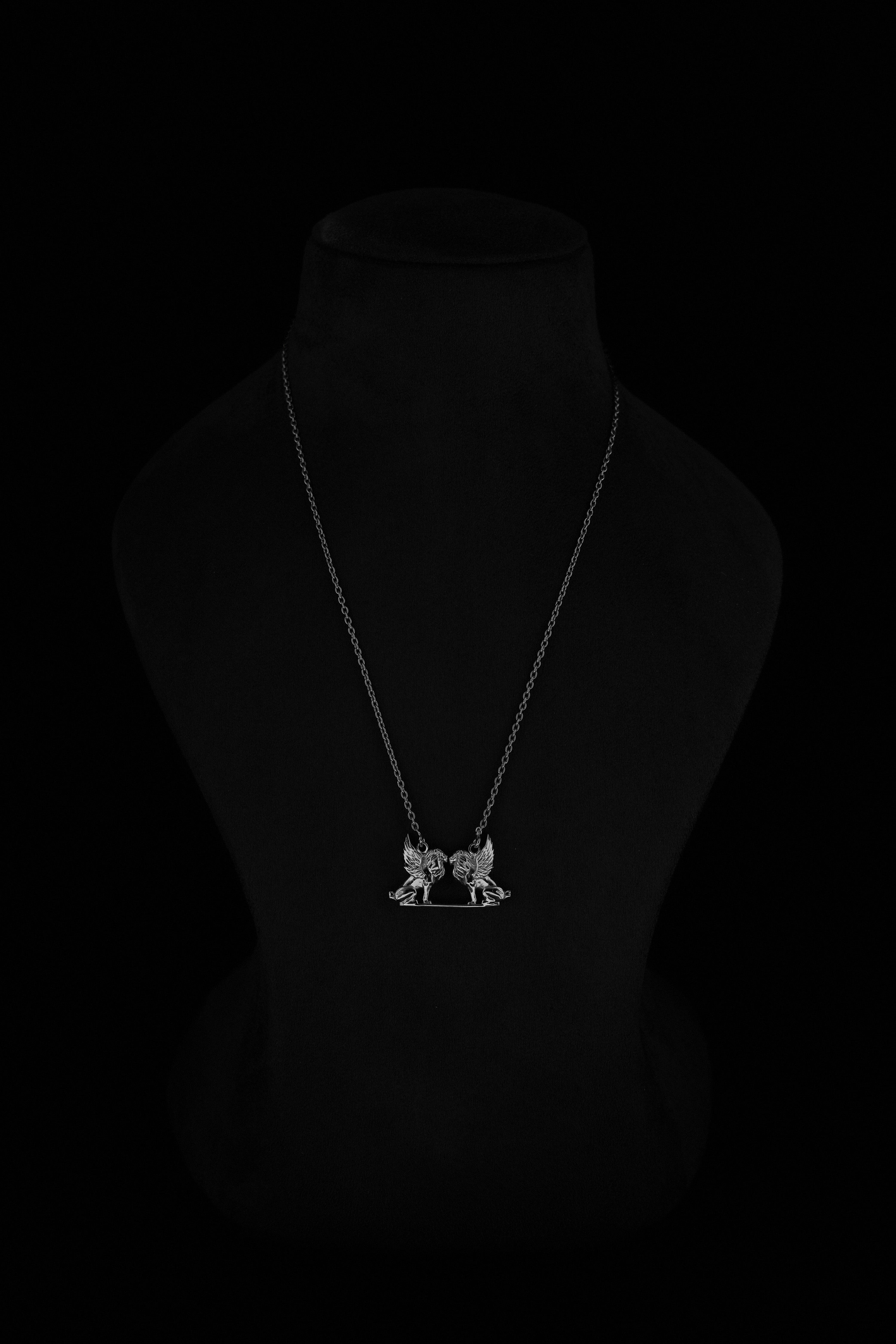 The Venetian Lion Pack Necklace in Starlight