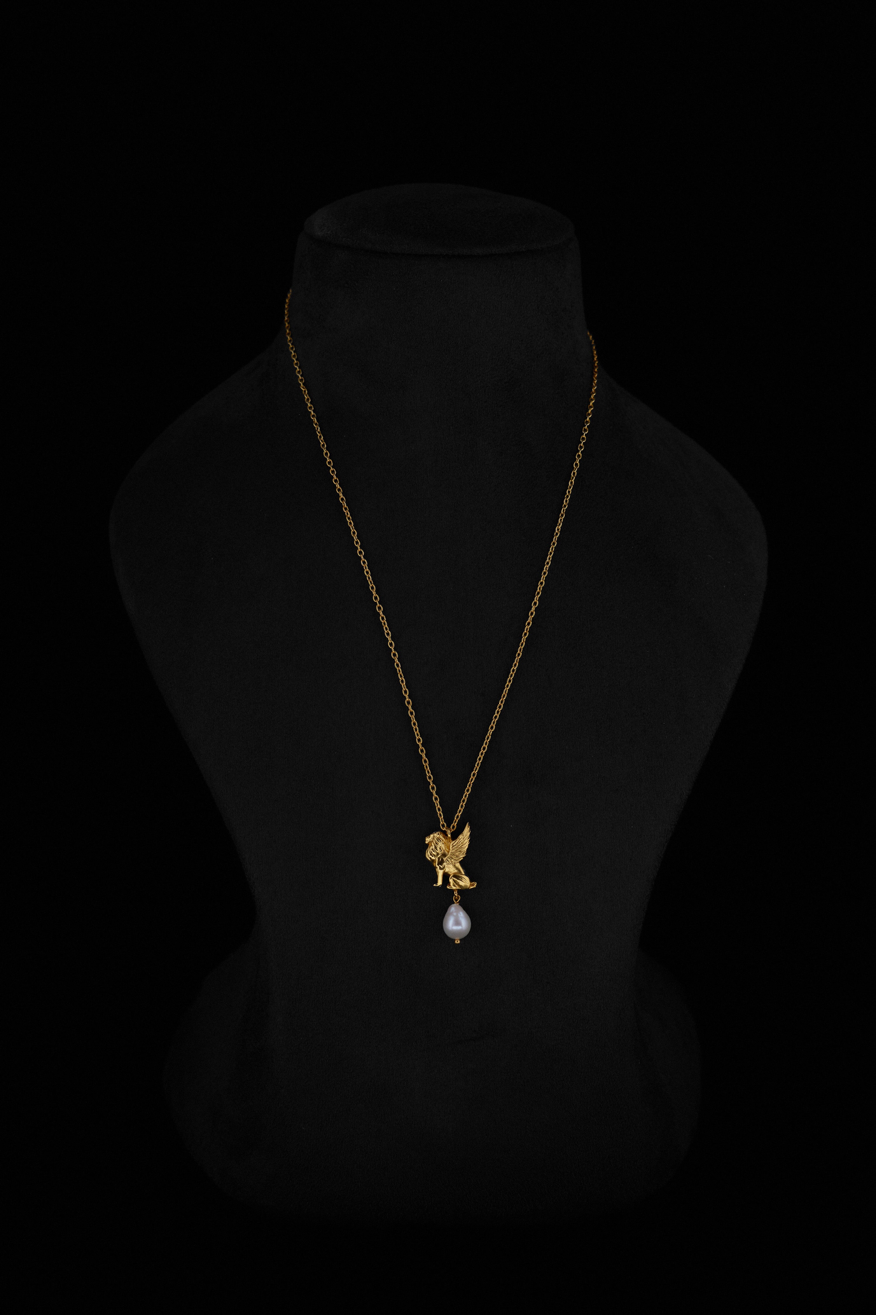 The Roaring Venetian Droplet Pendant in Gold